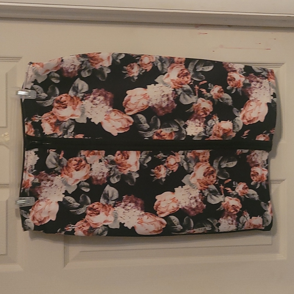 H&M Black Floral skirt with front Zipper